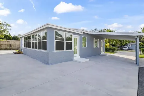 4685 SW 33rd Drive West Park FL 33023