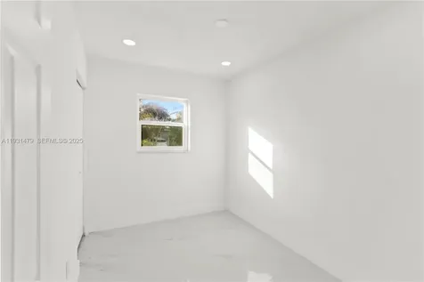 4685 SW 33rd Drive West Park FL 33023