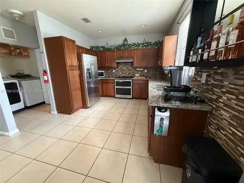 3184 NW 32nd Street Oakland Park FL 33309