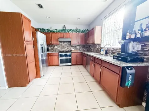 3184 NW 32nd Street Oakland Park FL 33309