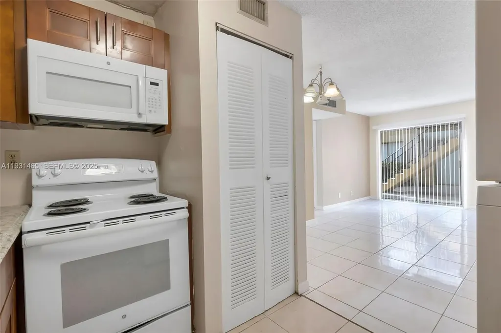 2651 Riverside Drive Coral Springs FL 33065