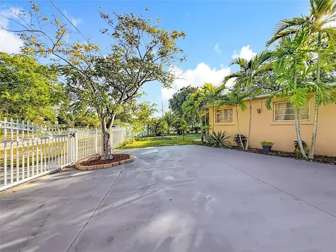 1860 NW 127th Street Miami FL 33167