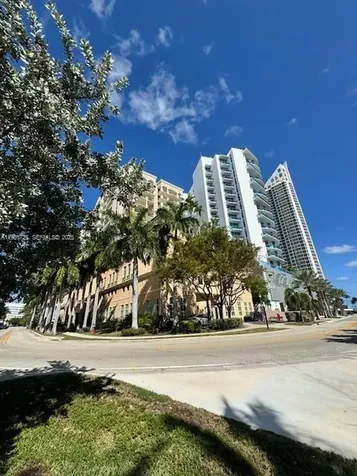 17555 Atlantic Boulevard Sunny Isles Beach FL 33160
