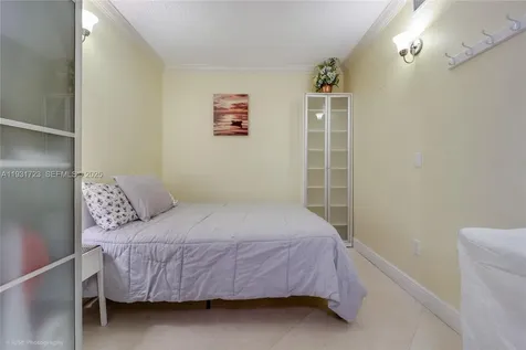 17555 Atlantic Boulevard Sunny Isles Beach FL 33160