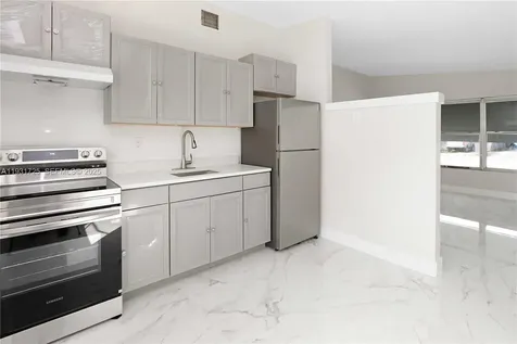 3601 SW 44th Avenue West Park FL 33023