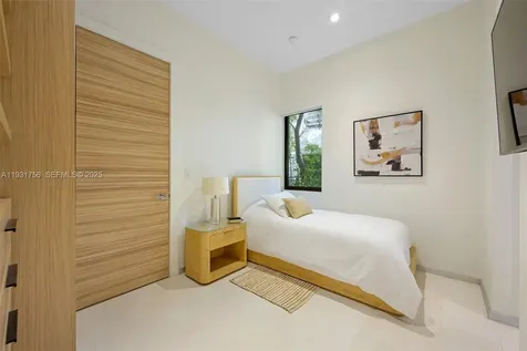 3260 NE 165th Street North Miami Beach FL 33160