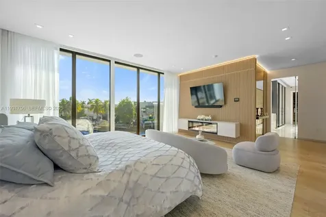 3260 NE 165th Street North Miami Beach FL 33160