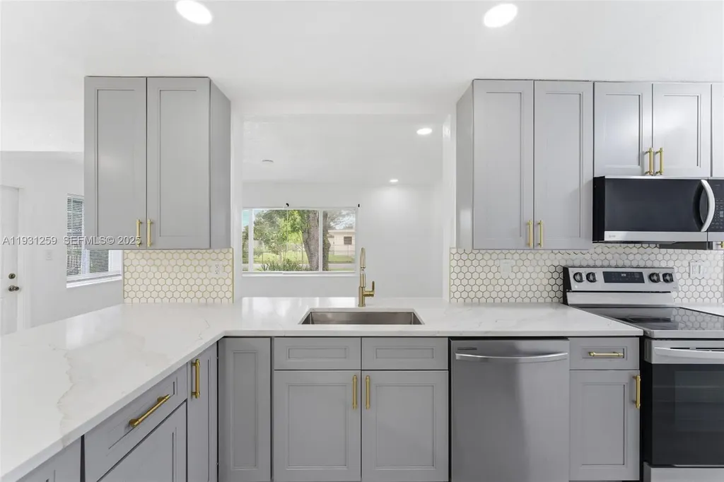 671 NW 23rd Terrace Pompano Beach FL 33069