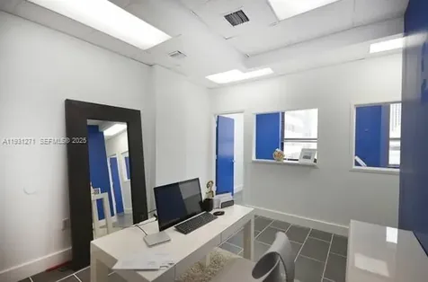 168 SE 1 Street Miami FL 33131