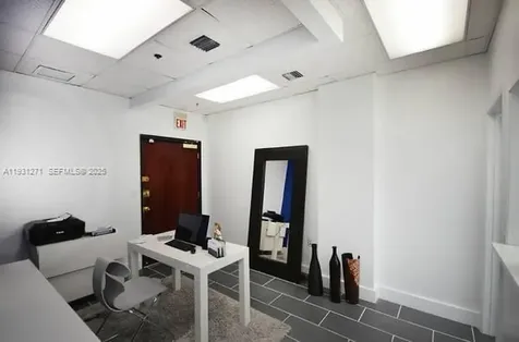 168 SE 1 Street Miami FL 33131