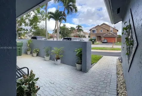 Pembroke Pines FL 33025