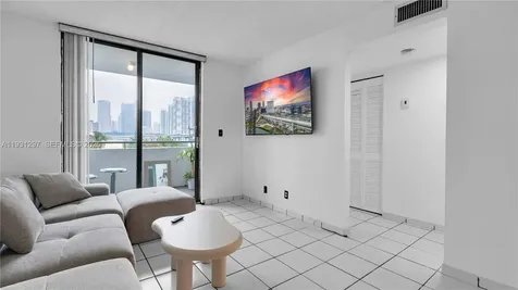 546 SW 1st Street Miami FL 33130