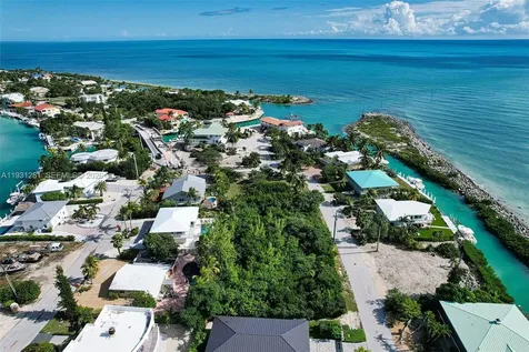 Lot 8 W Seaview Circle Duck FL 33050