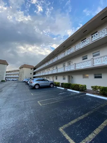 5181 W Oakland Park Boulevard Lauderdale Lakes FL 33313
