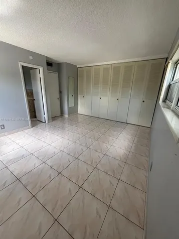 5181 W Oakland Park Boulevard Lauderdale Lakes FL 33313