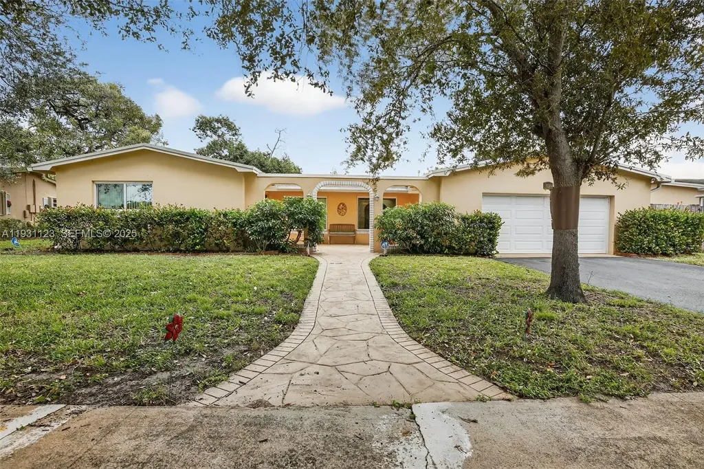 2221 NW 82nd Way Pembroke Pines FL 33024