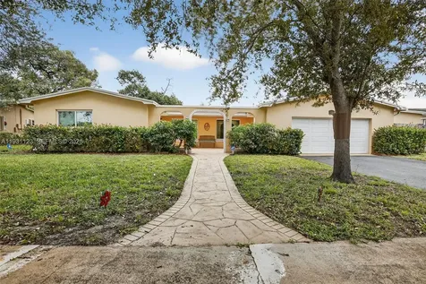 2221 NW 82nd Way Pembroke Pines FL 33024