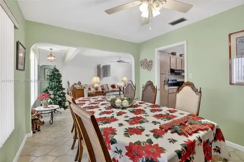 2221 NW 82nd Way Pembroke Pines FL 33024