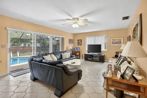 2221 NW 82nd Way Pembroke Pines FL 33024