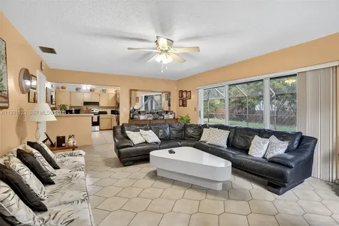 2221 NW 82nd Way Pembroke Pines FL 33024