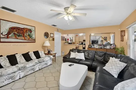 2221 NW 82nd Way Pembroke Pines FL 33024
