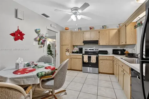 2221 NW 82nd Way Pembroke Pines FL 33024