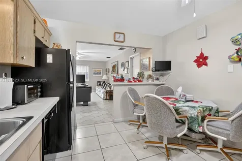 2221 NW 82nd Way Pembroke Pines FL 33024