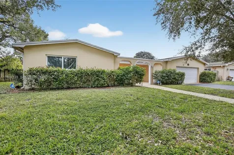 2221 NW 82nd Way Pembroke Pines FL 33024