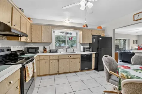 2221 NW 82nd Way Pembroke Pines FL 33024