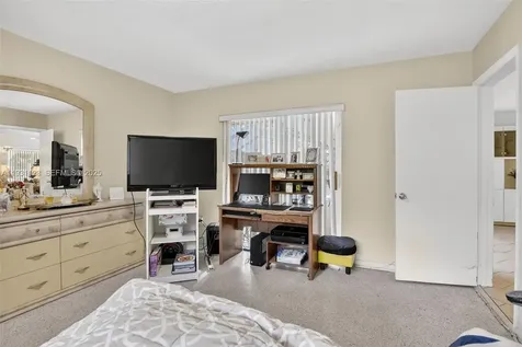 2221 NW 82nd Way Pembroke Pines FL 33024