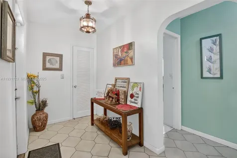 2221 NW 82nd Way Pembroke Pines FL 33024