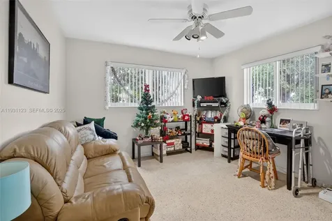 2221 NW 82nd Way Pembroke Pines FL 33024