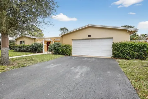 2221 NW 82nd Way Pembroke Pines FL 33024