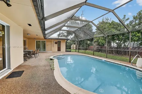 2221 NW 82nd Way Pembroke Pines FL 33024