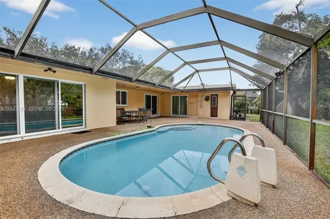 2221 NW 82nd Way Pembroke Pines FL 33024
