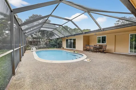 2221 NW 82nd Way Pembroke Pines FL 33024
