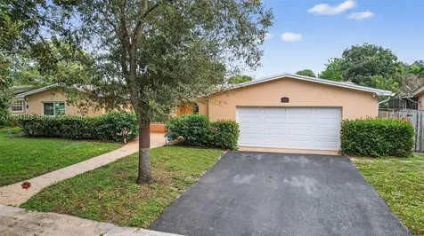 2221 NW 82nd Way Pembroke Pines FL 33024