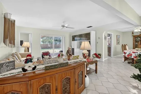 2221 NW 82nd Way Pembroke Pines FL 33024