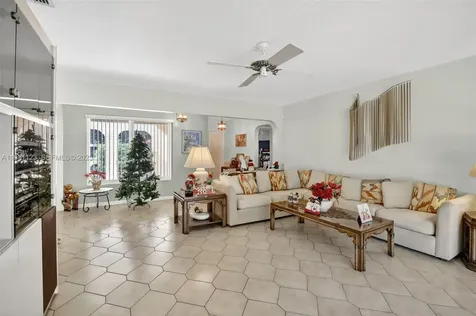 2221 NW 82nd Way Pembroke Pines FL 33024