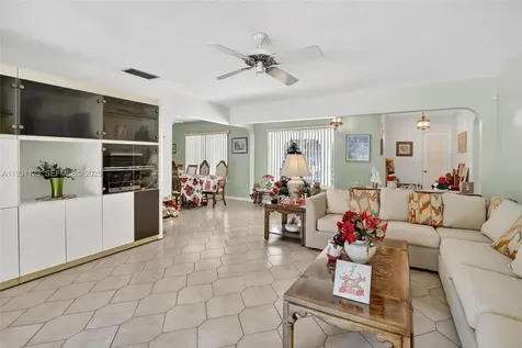 2221 NW 82nd Way Pembroke Pines FL 33024