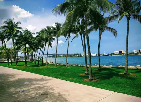 133 NE 2nd Avenue Miami FL 33132
