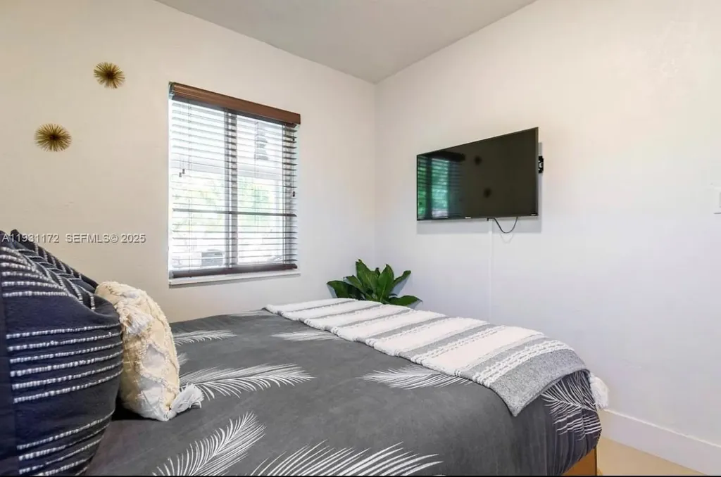 1243 NW 3rd Avenue Fort Lauderdale FL 33311