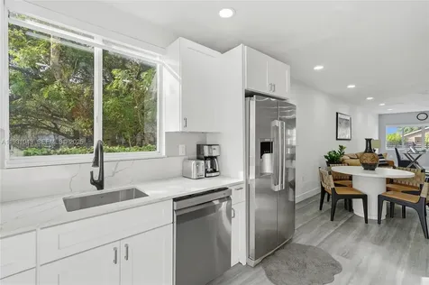1590 NW 38th Street Miami FL 33142