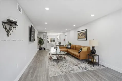 1590 NW 38th Street Miami FL 33142