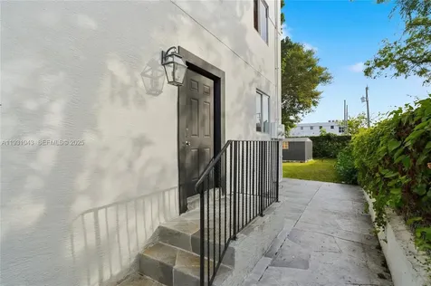 1590 NW 38th Street Miami FL 33142