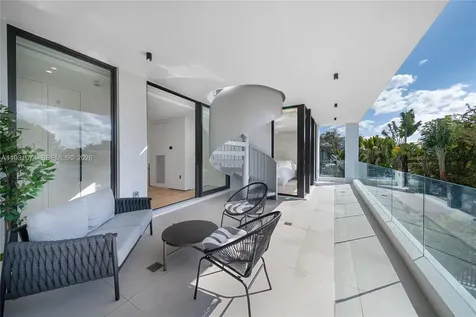 1045 W 47th Court Miami Beach FL 33140