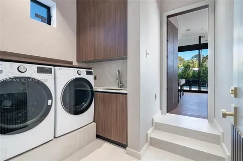 1045 W 47th Court Miami Beach FL 33140