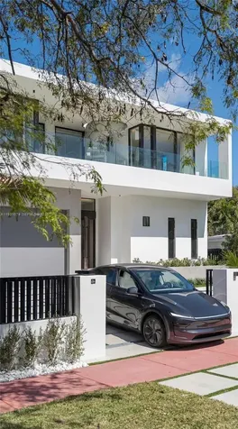 1045 W 47th Court Miami Beach FL 33140