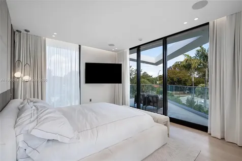 1045 W 47th Court Miami Beach FL 33140
