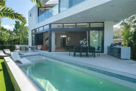 1045 W 47th Court Miami Beach FL 33140